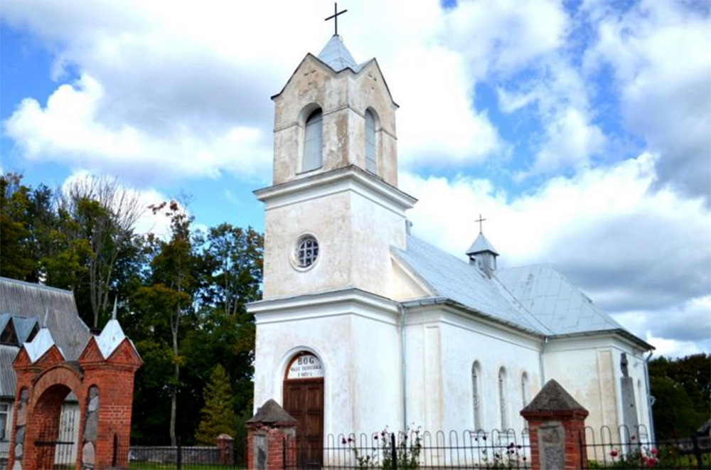 Костёл Святого Крeста в Яунборне 
